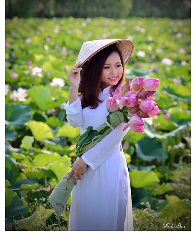 A khoi DH Noi vu rang ngoi giua canh dong hoa sen-Hinh-9